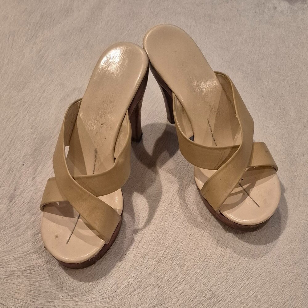 VIA UNO Heel Sandals